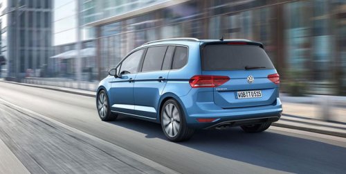 Volkswagen Touran 2.0 TDI SCR (150 Hp) na operativní leasing za 7619 Kč/měs.