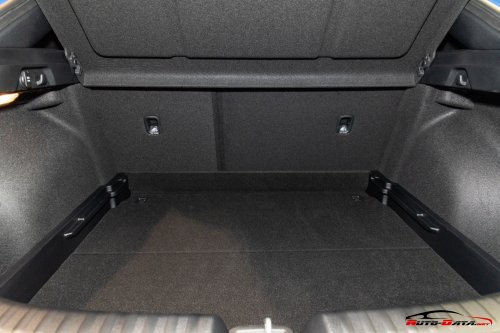 Kia XCeed 1.4 T-GDI (140 Hp) na operativní leasing za 7637 Kč/měs.