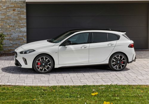 BMW Řada 1 120 (170 Hp) Steptronic na operativní leasing za 10911 Kč/měs.