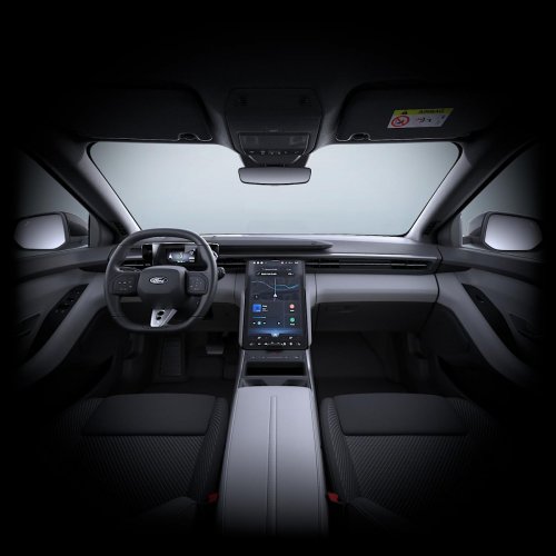 Ford Capri 52 kWh (170 Hp) RWD na operativní leasing za 10618 Kč/měs.