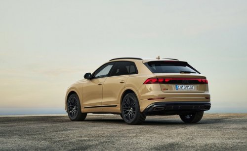 Audi Q8 55 TFSI e (394 Hp) Plug-in hybrid quattro Tiptronic na prodej za 1637981 Kč