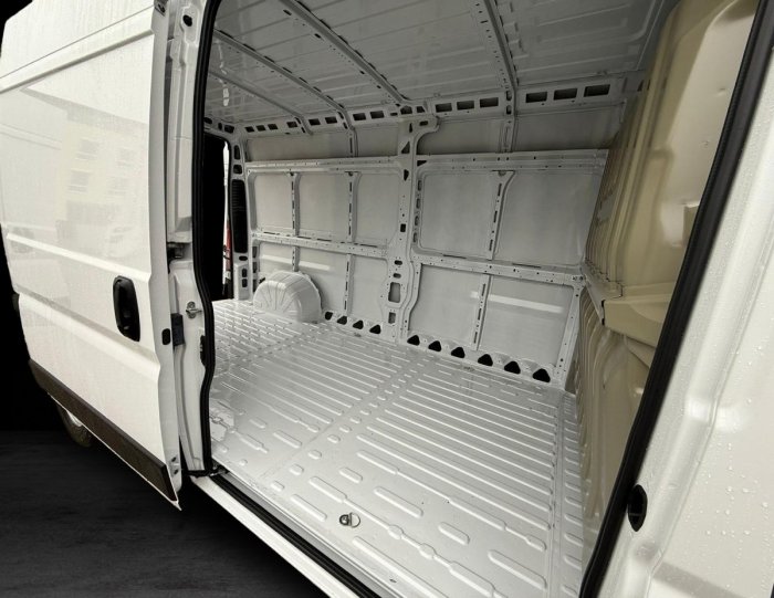 Opel Movano 2.2 CDTi (140 Hp) 6 st. manual na operativní leasing za 8814 Kč/měs.
