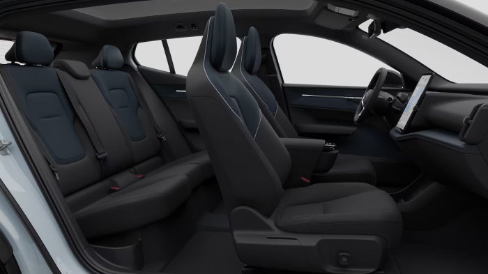 Volvo EX30 69 kWh (428 Hp) Twin Motor Performance AWD na prodej za 876273 Kč