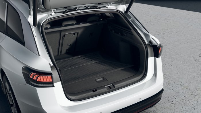 Volkswagen ID.7 77 kWh (286 Hp) na operativní leasing za 15873 Kč/měs.