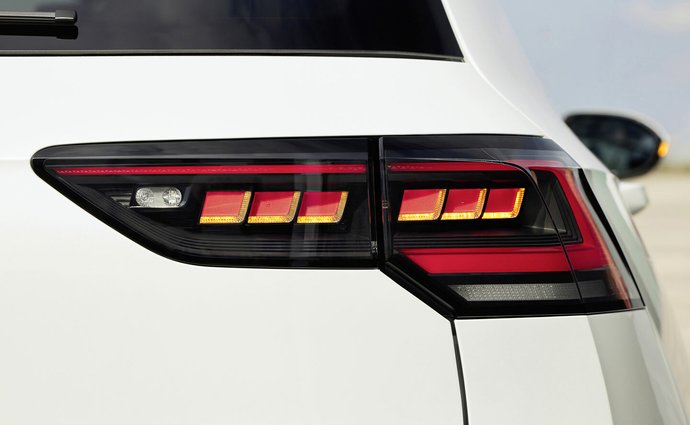 Volkswagen Golf 1.5 TSI (272 Hp) PHEV DSG na operativní leasing za 9037 Kč/měs.