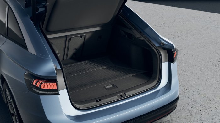 Volkswagen ID.7 77 kWh (286 Hp) na operativní leasing za 15453 Kč/měs.