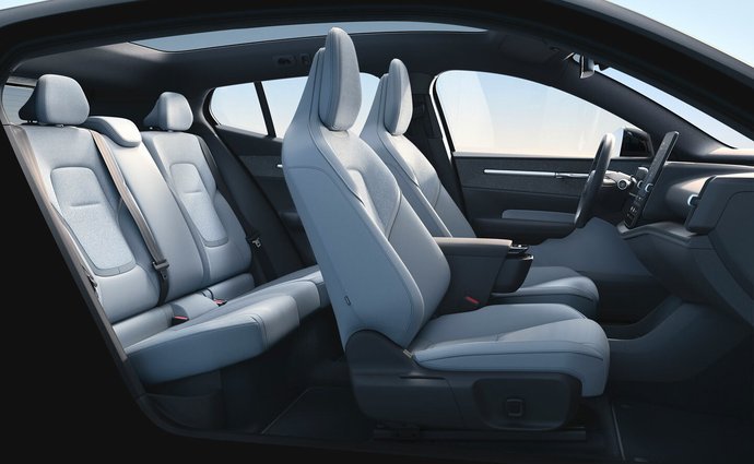 Volvo EX30 69 kWh (272 Hp) Single Motor Extended Range na operativní leasing za 12723 Kč/měs.