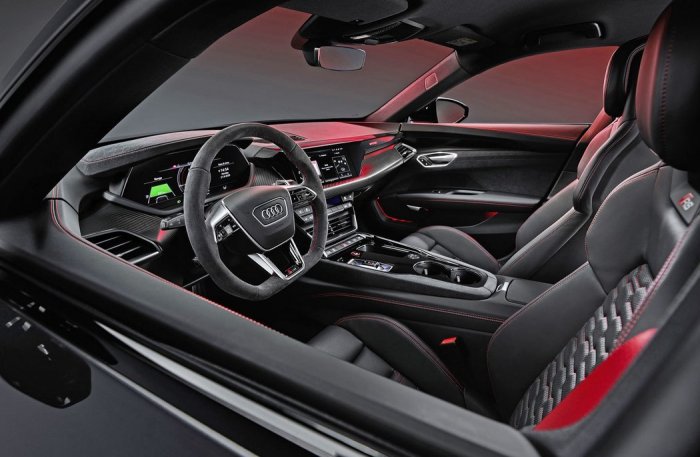 Audi E-tron GT RS e-tron GT (775 Hp) quattro na prodej za 2541421 Kč