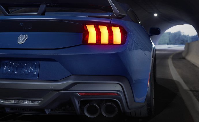 Ford Mustang GT 5.0 V8 (446 Hp) SelectShift na operativní leasing za 21644 Kč/měs.