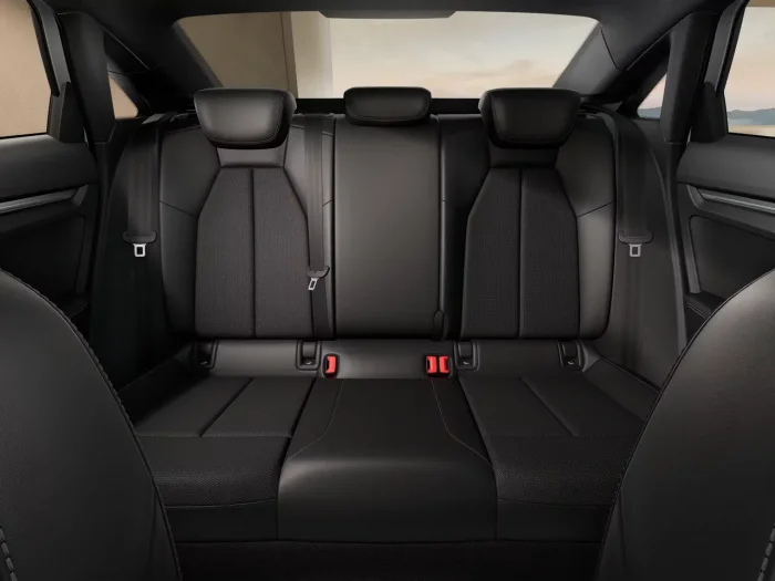 Audi S3 2.0 TFSI (333 Hp) S tronic quattro na operativní leasing za 9091 Kč/měs.
