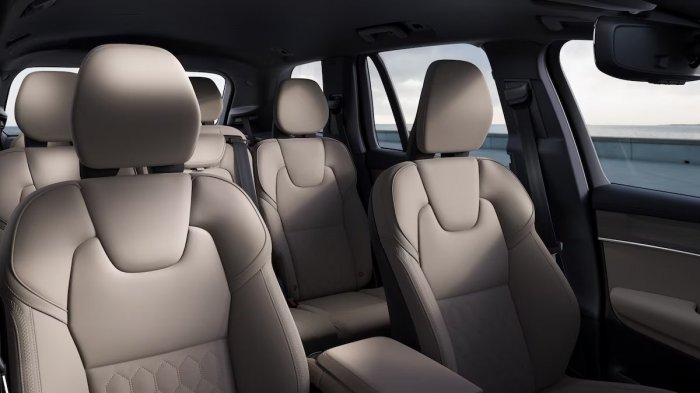 Volvo XC90 B5 (250 Hp) AWD Mild hybrid Automatic na operativní leasing za 18929 Kč/měs.