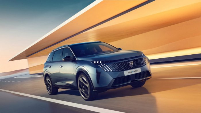 Peugeot 5008 145 (145 Hp) e-DCS6 na operativní leasing za 9517 Kč/měs.