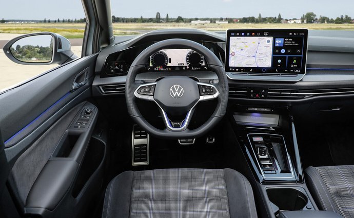 Volkswagen Golf 1.5 TSI (272 Hp) PHEV DSG na operativní leasing za 9037 Kč/měs.