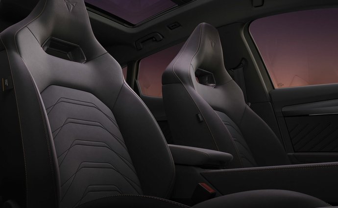 Cupra Formentor 1.5 e-hybrid (272 Hp) DSG na operativní leasing za 10608 Kč/měs.