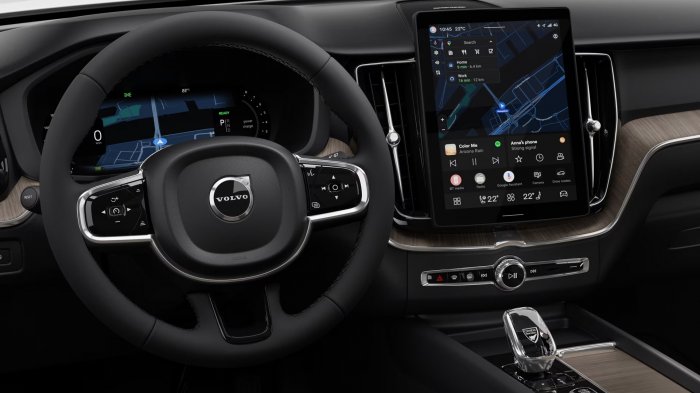 Volvo XC60 2.0 B5 (250 Hp) AWD Automatic na operativní leasing za 13870 Kč/měs.