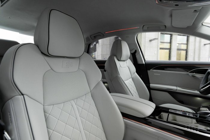 Audi S8 4.0 TFSI V8 (571 Hp) Mild Hybrid quattro tiptronic na prodej za 3247545 Kč