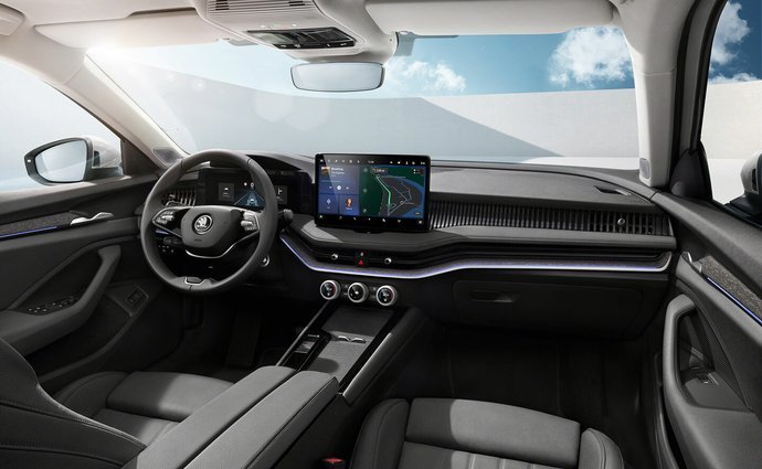Škoda Superb 1,5 TSI m-HEV (148 Hp) na operativní leasing za 10575 Kč/měs.