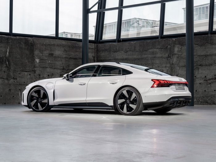 Audi E-tron GT RS e-tron GT (775 Hp) quattro na prodej za 2541421 Kč