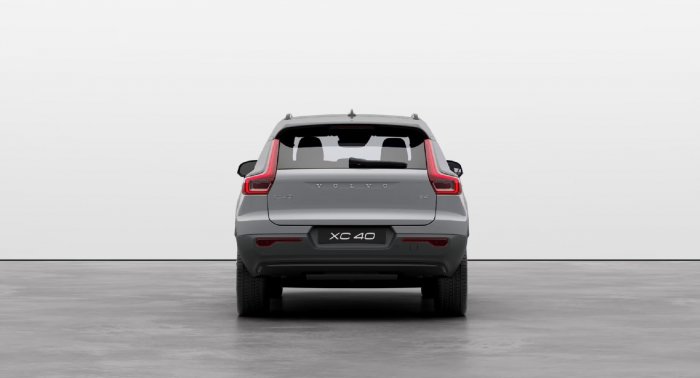 Volvo XC40 2.0 B4 (197 Hp) Mild Hybrid Automatic na operativní leasing za 8713 Kč/měs.