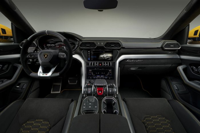 Lamborghini Urus 4.0 V8 (650 Hp) 4WD Automatic na prodej za 7438000 Kč