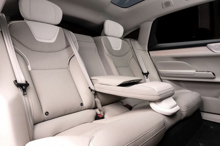 Volvo ES90 92 kWh Single Motor Extended Range (333 Hp) na prodej za 1360336 Kč