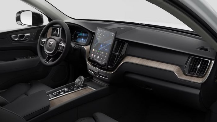 Volvo XC60 2.0 B5 (250 Hp) AWD Automatic na operativní leasing za 12650 Kč/měs.