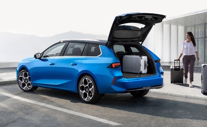 Opel Astra 54 kWh (156 Hp) Electric na operativní leasing za 9098 Kč/měs.