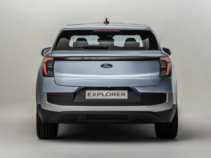 Ford Explorer 52 kWh (201 Hp) STANDARDNÍ DOJEZD RWD na operativní leasing za 14151 Kč/měs.