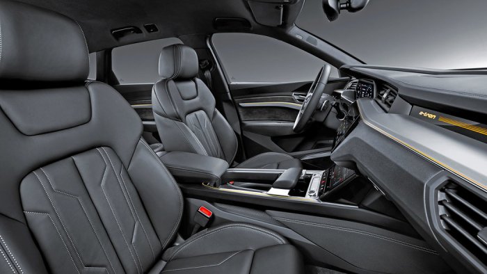 Audi E-tron 55 95 kWh (408 Hp) quattro na prodej za 1596561 Kč