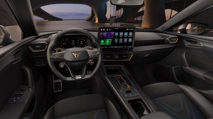Cupra Leon 2.0 TSI (333 Hp)DSG 4WD na operativní leasing za 10522 Kč/měs.