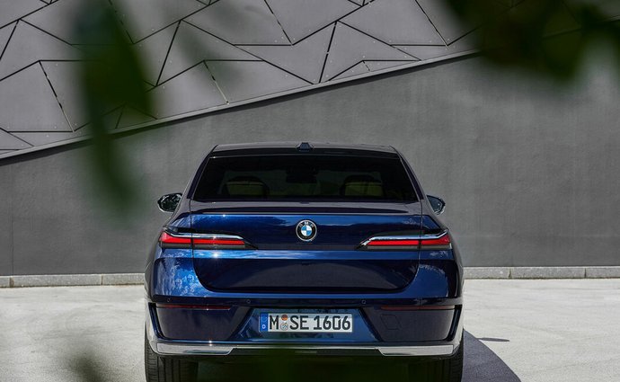 BMW Řada 7 M760e (571 Hp) xDrive Plug-in Hybrid Steptronic na prodej za 2915460 Kč