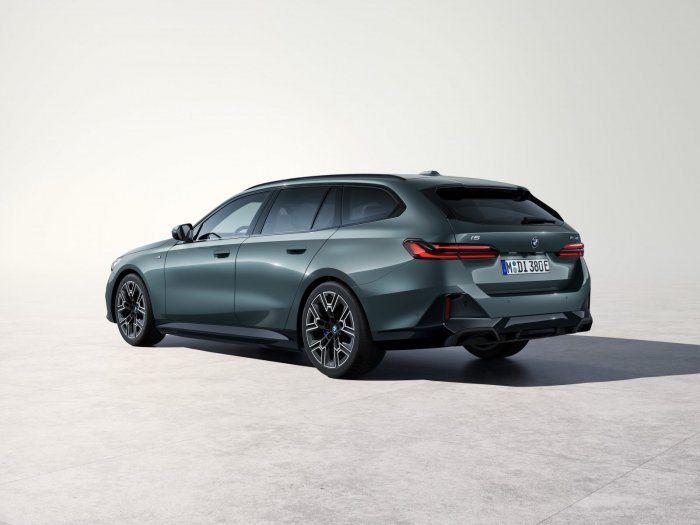 BMW i5 i5 eDrive 40 (340 Hp) Touring na prodej za 1484939 Kč