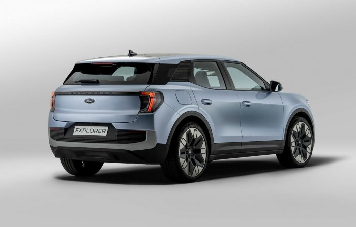Ford Explorer 52 kWh (201 Hp) STANDARDNÍ DOJEZD RWD na operativní leasing za 14151 Kč/měs.