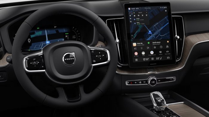 Volvo XC60 2.0 B5 (250 Hp) AWD na operativní leasing za 14568 Kč/měs.