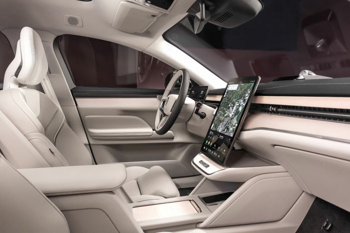 Volvo ES90 92 kWh Single Motor Extended Range (333 Hp) na prodej za 1360336 Kč