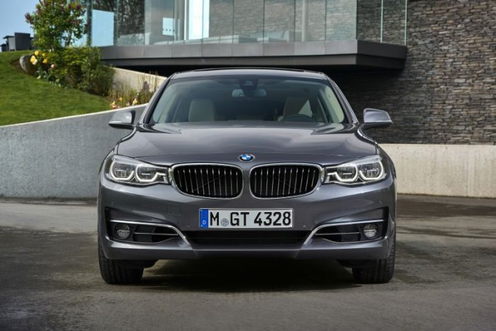 BMW Řada 3 330i (252 Hp) Steptronic na prodej za 775702 Kč
