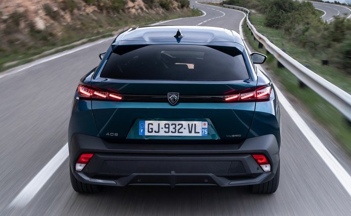 Peugeot 408 (crossover) 1.2 PureTech (130 Hp) EAT8 na operativní leasing za 8521 Kč/měs.