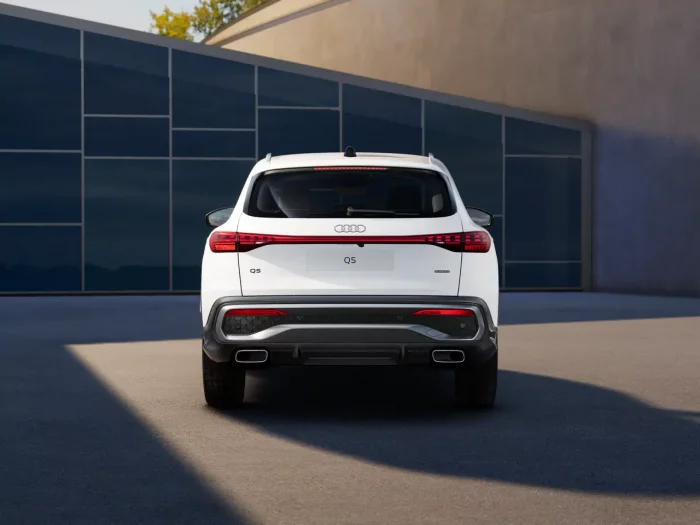 Audi Q5 40 TFSI (204 Hp) quattro S tronic na operativní leasing za 15915 Kč/měs.