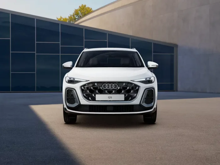 Audi Q5 40 TFSI (204 Hp) quattro S tronic na operativní leasing za 15915 Kč/měs.