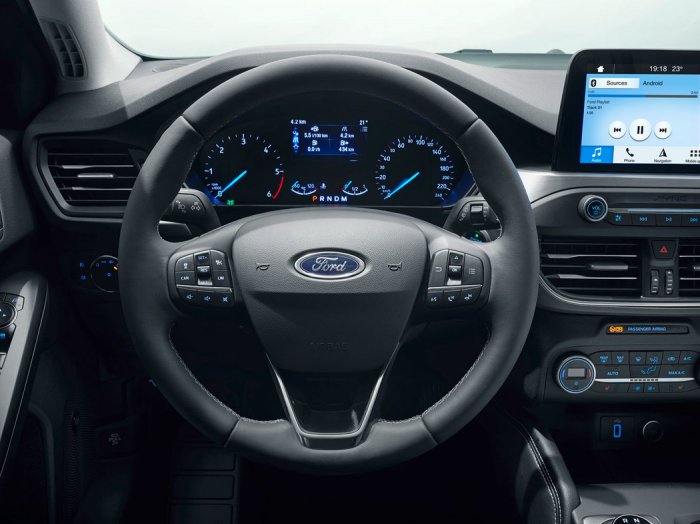 Ford Focus 1.0 EcoBoost (125 Hp) na operativní leasing za 7219 Kč/měs.