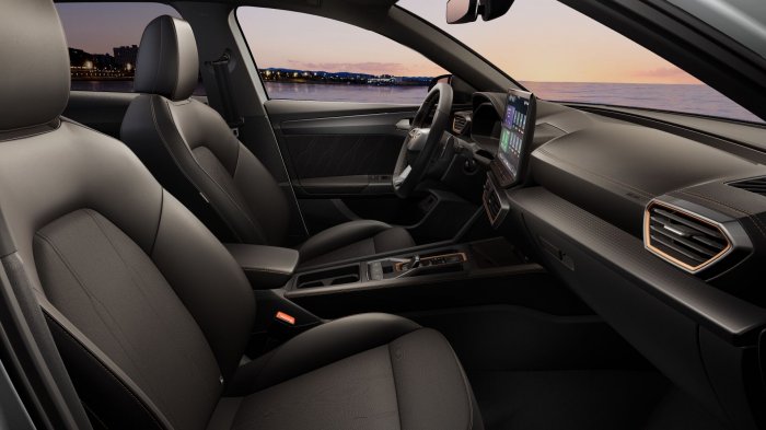 Cupra Leon 1.5 eTSI (150 Hp) DSG na operativní leasing za 6631 Kč/měs.