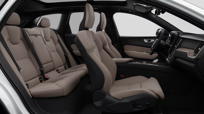 Volvo XC60 2.0 B5 (250 Hp) AWD Automatic na operativní leasing za 13870 Kč/měs.