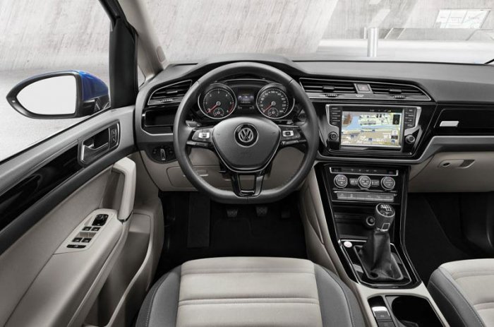 Volkswagen Touran 1.6 TDI (115 Hp) DSG na operativní leasing za 9427 Kč/měs.