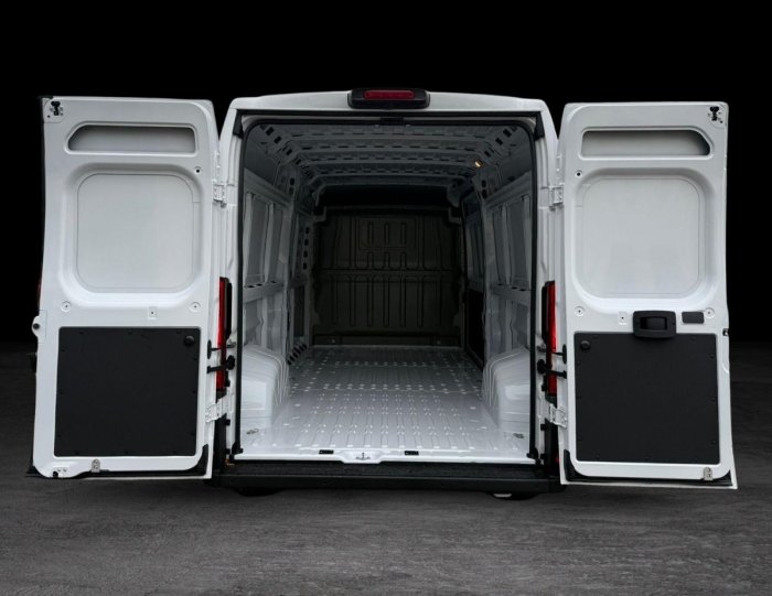 Opel Movano 2.2 CDTi (140 Hp) 6 st. manual na operativní leasing za 8814 Kč/měs.