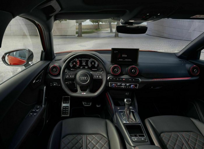 Audi SQ2 2.0 TFSI (300 Hp) quattro S tronic na prodej za 978769 Kč