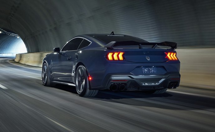 Ford Mustang GT 5.0 V8 (446 Hp) SelectShift na operativní leasing za 21644 Kč/měs.