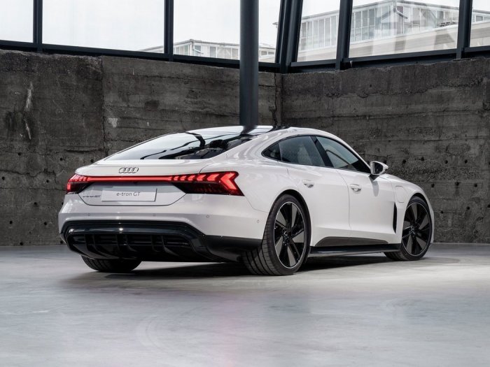 Audi E-tron GT RS e-tron GT (775 Hp) quattro na prodej za 2541421 Kč