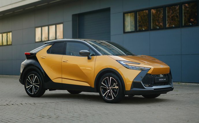 Toyota C-HR 1.8 (140 Hp) Hybrid e-CVT na operativní leasing za 11372 Kč/měs.