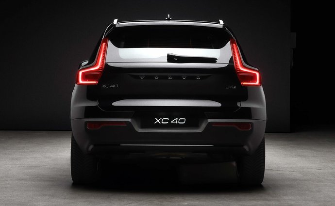 Volvo XC40 B4 (197 Hp) Mild hybrid Automatic na prodej za 808574 Kč