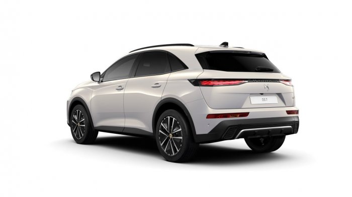 DS 7 1.5 BlueHDi (130 Hp) EAT8 na operativní leasing za 12662 Kč/měs.